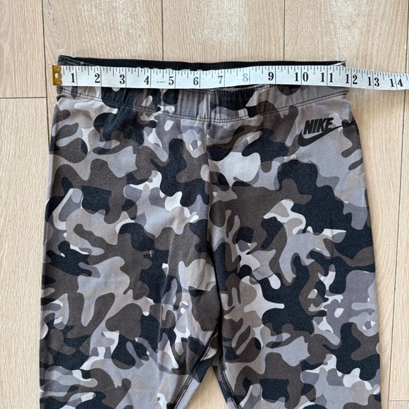 Nike Monochrome Camo Leggings Women’s Size Small - Picture 5 of 11